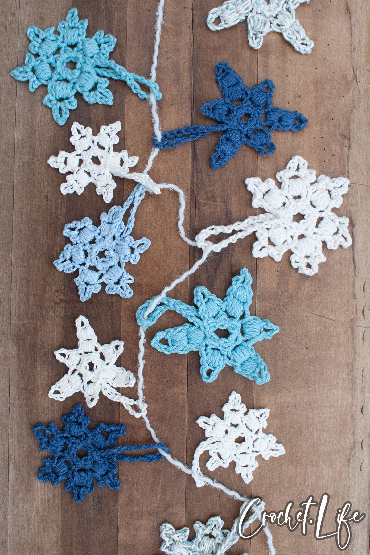 crochet pattern for a snowflake ornament 