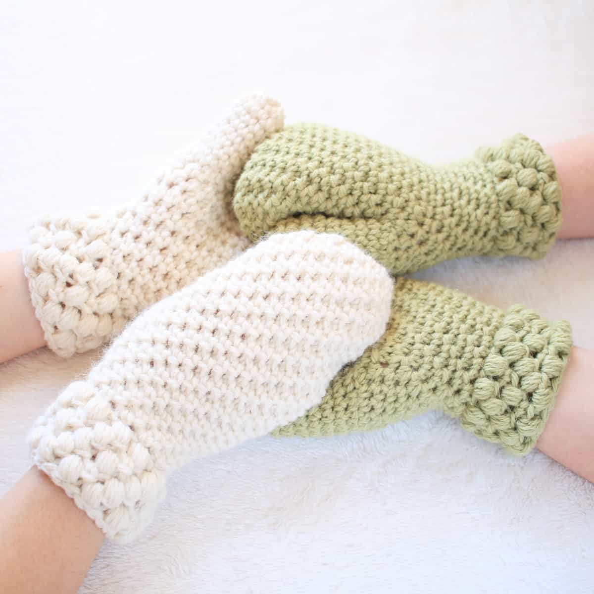 Adorable Gathered Buds Crochet Mittens Pattern is Free.