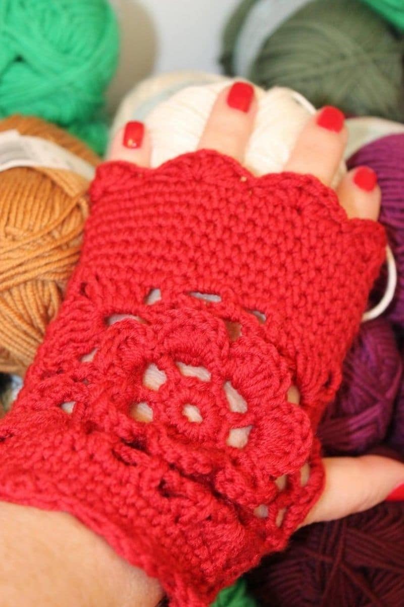 Red lace glove