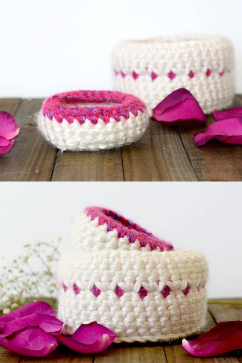 Small pink and white baskets