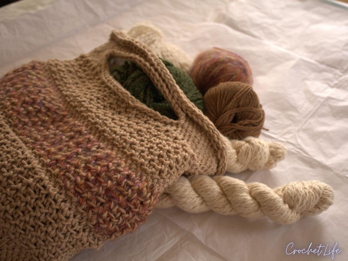 Crochet bag with yarn