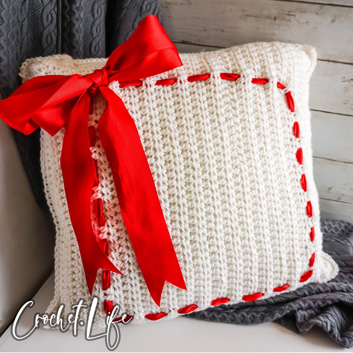 elegant throw pillow free crochet pattern