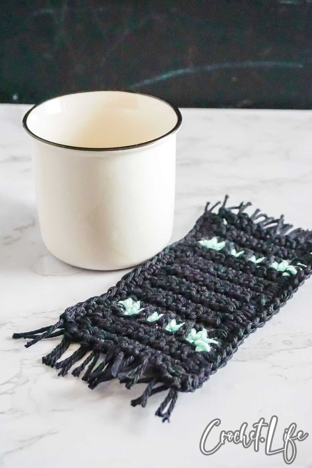 easy crochet pattern for a mug rug