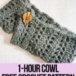 simple cowl crochet pattern with text which reads one hour cowl free crochet pattern
